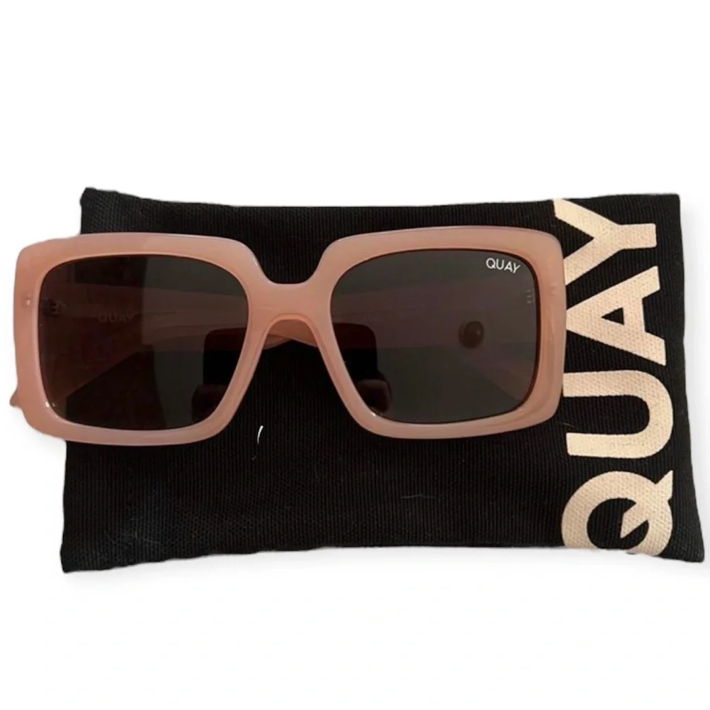 QUAY Total Vibe Sunglasses Polarized Pink Frame Brown Lens NWT